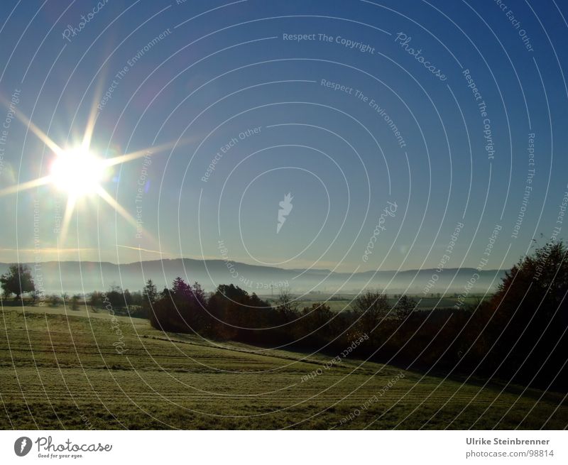 Sternförmige Sonne über nebliger Schwäbischer Alb Farbfoto Außenaufnahme Menschenleer Morgen Licht Sonnenaufgang Sonnenuntergang Berge u. Gebirge Natur