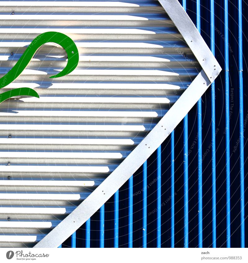 grüne Welle Haus Industrieanlage Bauwerk Gebäude Architektur Mauer Wand Fassade Schilder & Markierungen Linie Streifen modern Stadt blau grau weiß Farbfoto