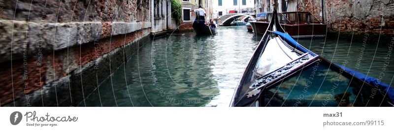 weit und breit nur Wasserstrassen! Venedig Wasserfahrzeug Italien Wasserstraße Gondelfahrt Canal Grande Zentralperspektive geradeaus Bootsfahrt