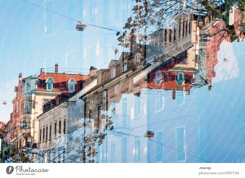 Wiehre Häusliches Leben Haus Wolkenloser Himmel Baum Fassade Balkon Dach außergewöhnlich einzigartig verrückt Perspektive Surrealismus Symmetrie