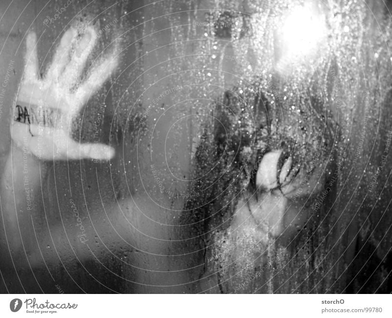 Panik dunkel Frau nackt schwarz weiß nass feucht Bad Angst Dusche (Installation) Unter der Dusche (Aktivität)